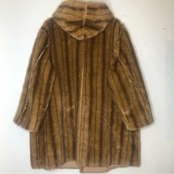 Jones New York Reversible Faux Fur Coat in Camel, size 2X. - Picture 6 of 14
